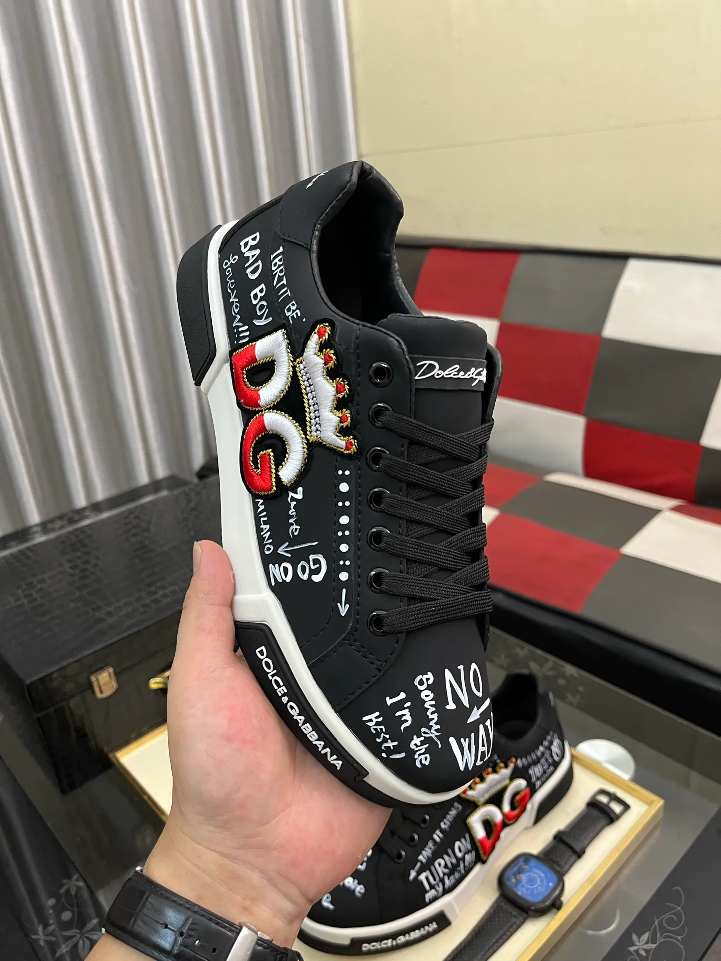 Men's shoes 💰480⌚️⌚️DG's latest popular casual shoes 🔥🔥, the tongue has the brand's iconic details, and the combination of silk cowhide and cow suede enhances the style. Fashionable and versatile, it can complement any look. Create an exquisite design with unique dynamic vitality and modern atmosphere, showing modern elegance. Size: 38-46